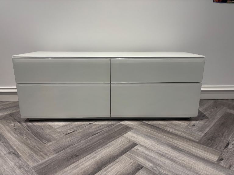 Next white media unit
