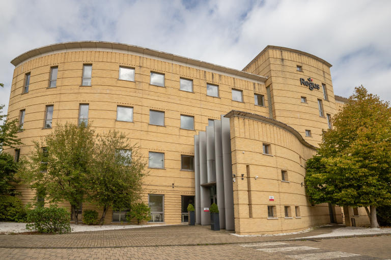 Reading - RG61PT \ Office for Rent with 2 Workstations