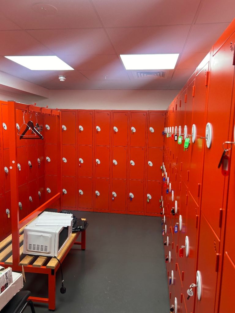 3 compartment lockers