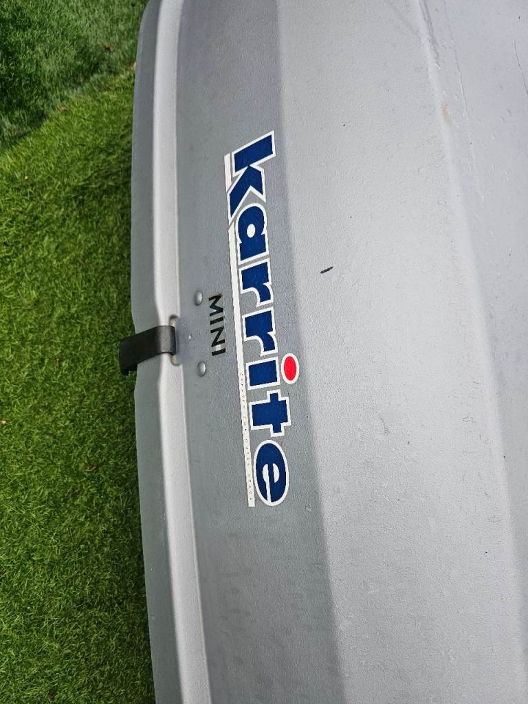 Car roof box with rails 