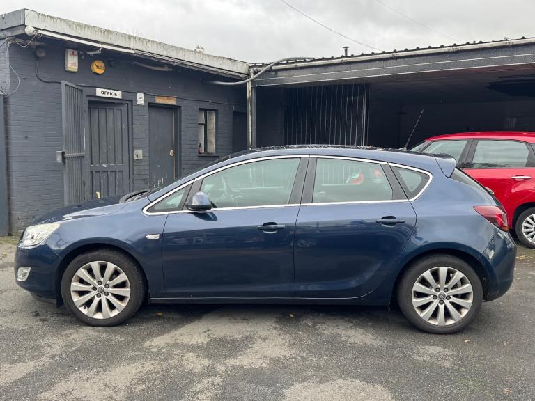 2011 Vauxhall Astra 1.6i 16V SE 5dr HATCHBACK Petrol Manual