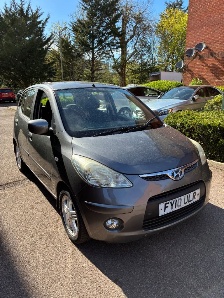 Hyundai i10 1litre car 