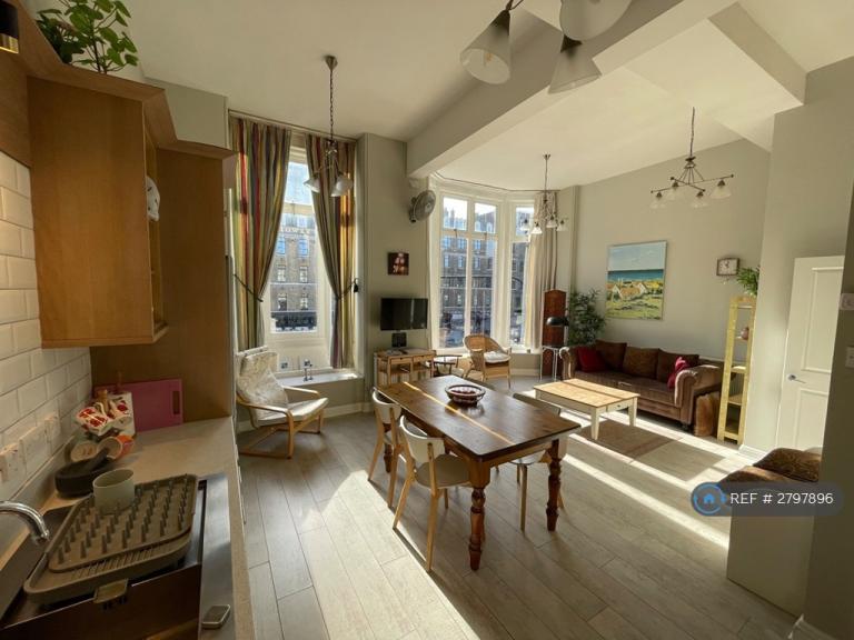 2 bedroom flat in Whitechapel Road, London, E1 (2 bed) (#2797896)