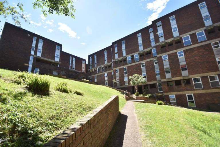 2 bedroom flat for sale