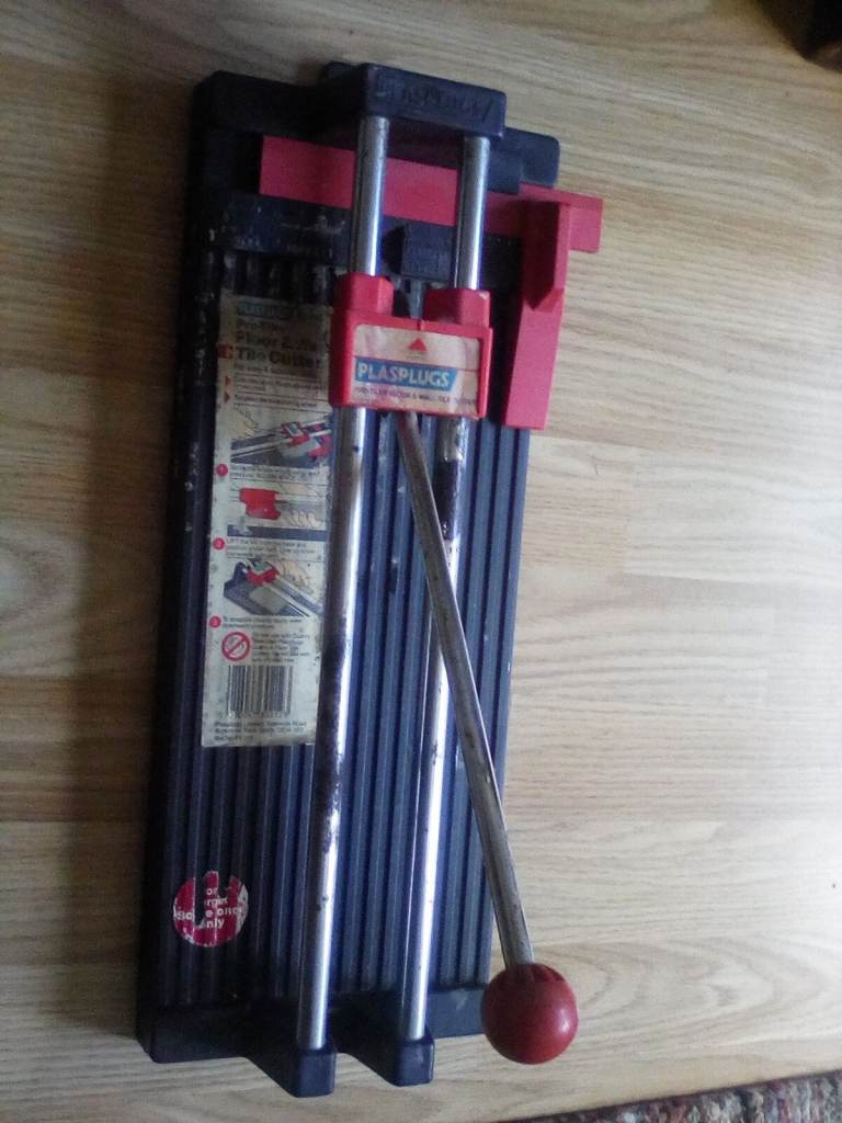 Tile cutter