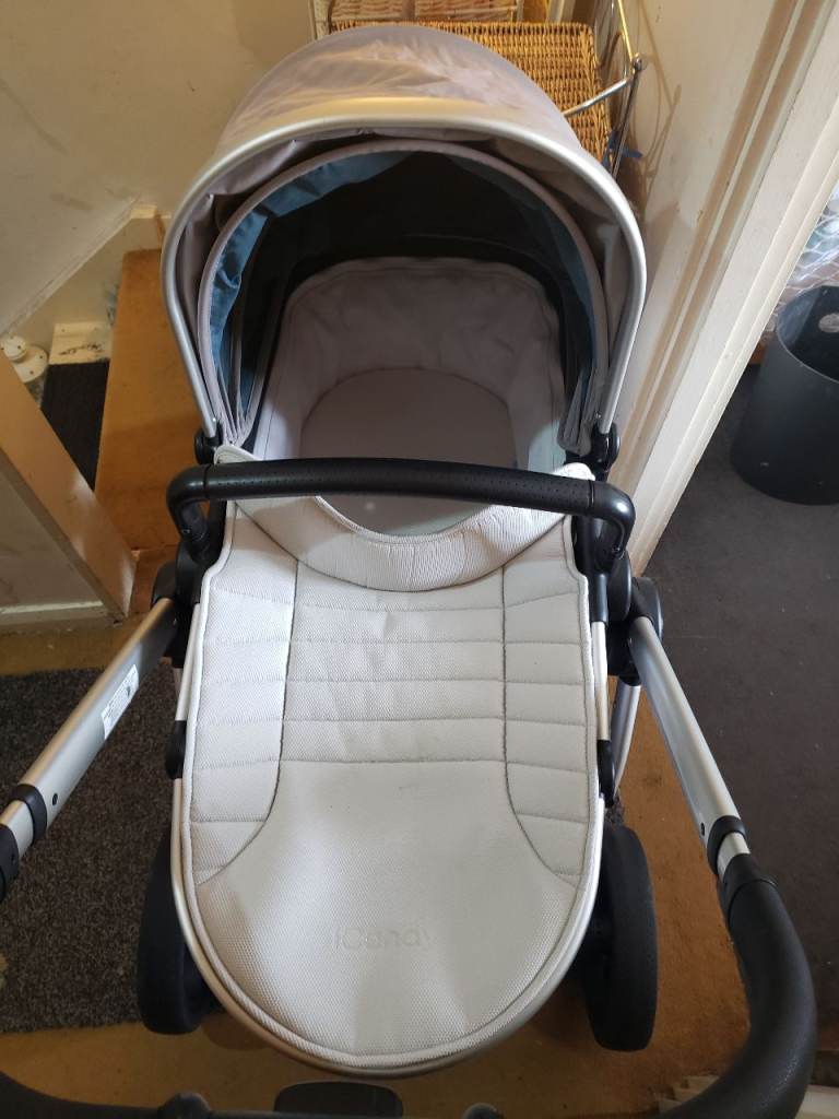I candy peach 5 chassis with dove grey carrycot Good Condition