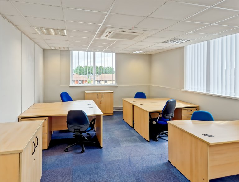 Fareham - PO169QD \ Office Space for Rent - 1 Desk Available