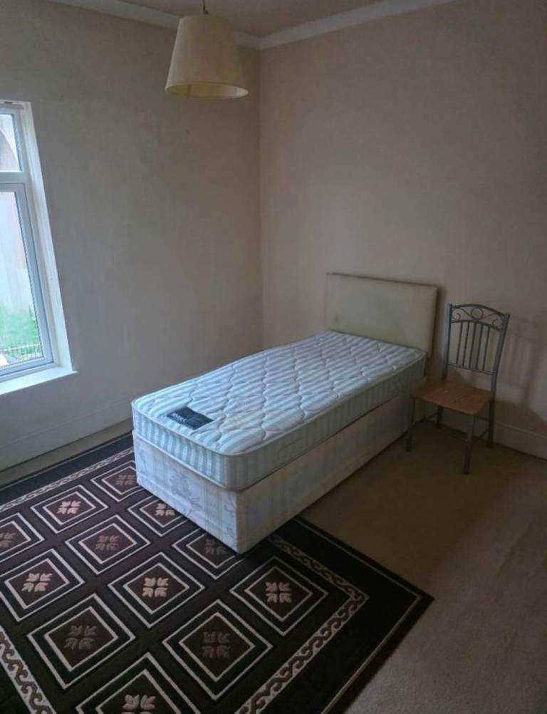 Spacious and Cosy Double Rooms for Rent in - M14 7PD