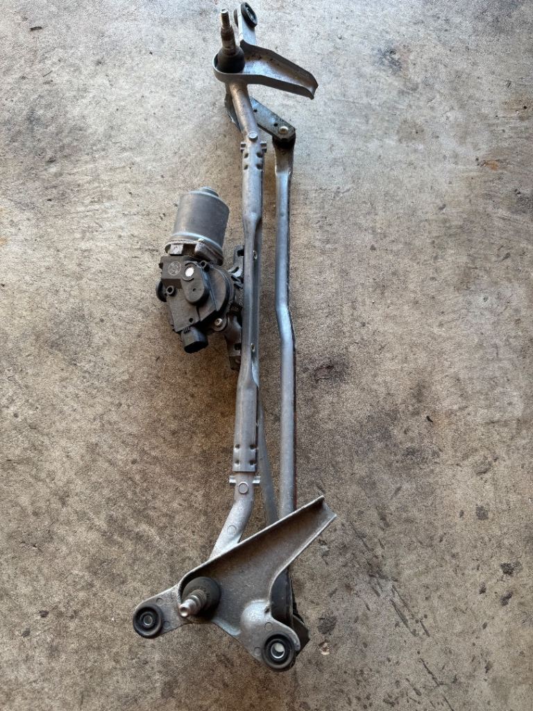 Used wiper motor and linkage
