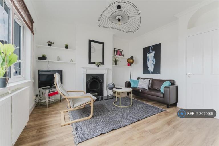 2 bedroom flat in Shakespeare Road, London, W7 (2 bed) (#2635916)