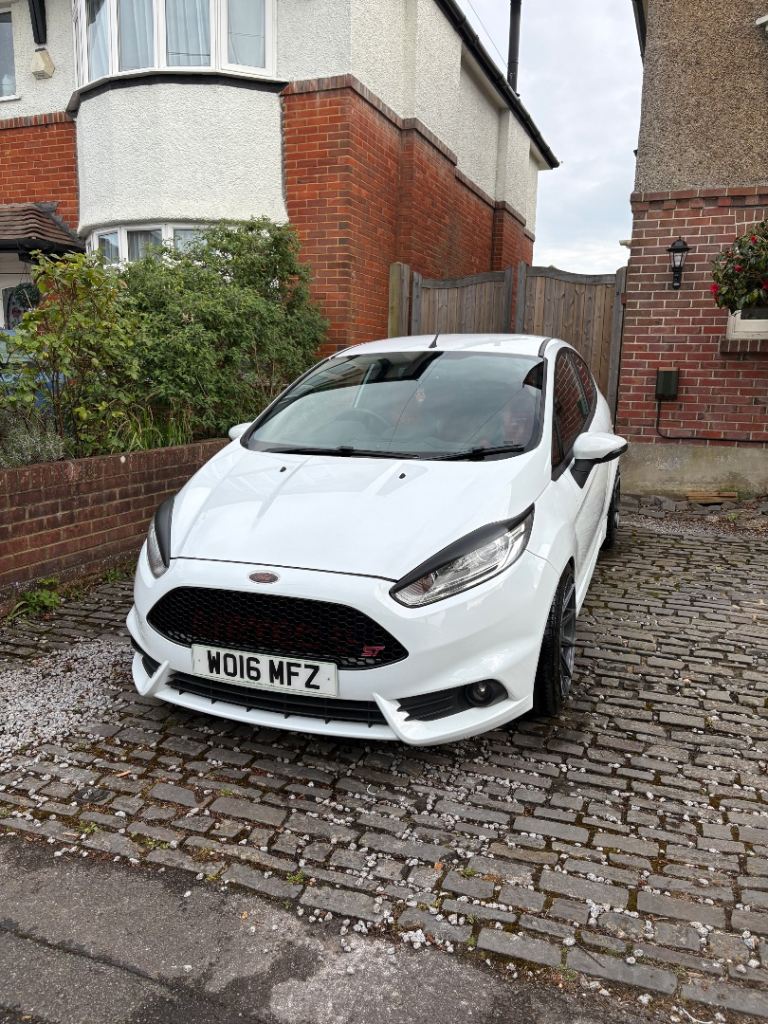 Ford, FIESTA, Hatchback, 2016, Manual, 1596 (cc), 3 doors
