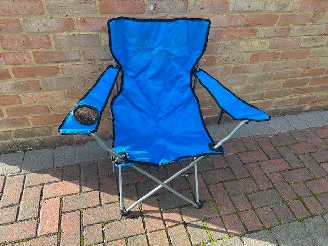 Pair of Canvas Folding Captain's Chairs with Drinks Holder & Carry Bags