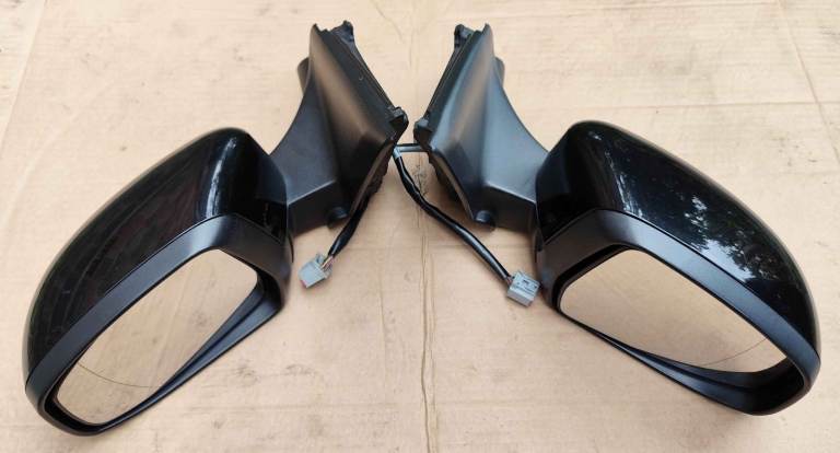  Ford Mondeo MK4 10-15 driver side electric power folding wing mirror  Black Panther G6 £40. 