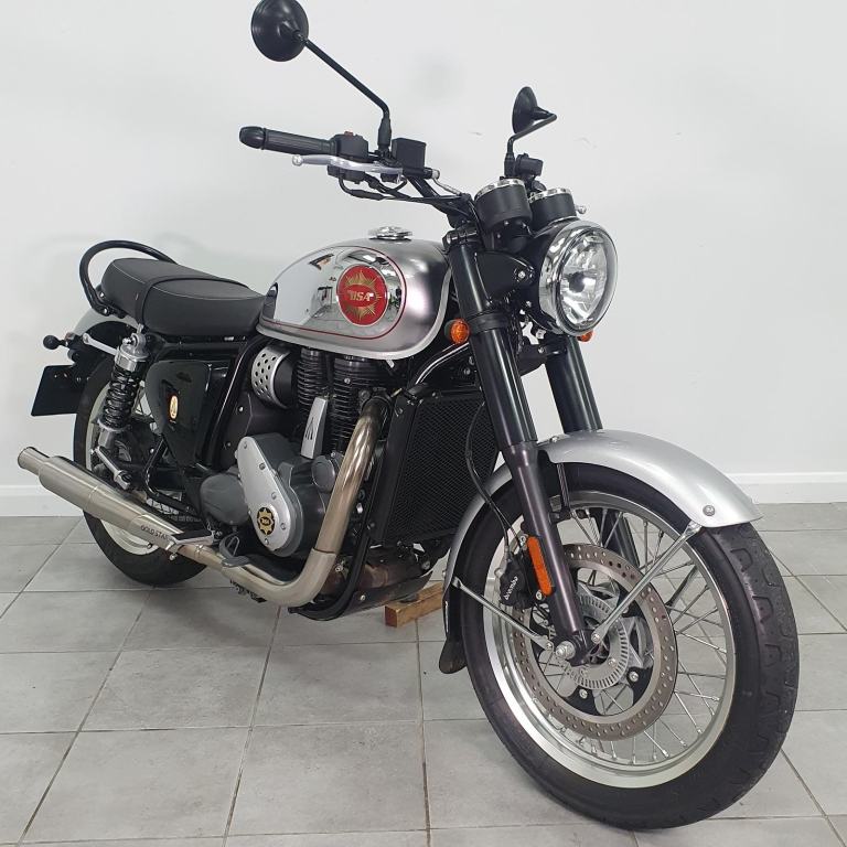 2025 BSA Gold Star 650 – 1 Owner – Low Miles 1,416 – Dawn Silver – Extras