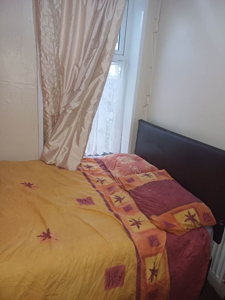 SINGLE ROOM TO SHARE IN A QUIET AMD CLEAN HOUSE ! ALL BILLS INCLUDED!