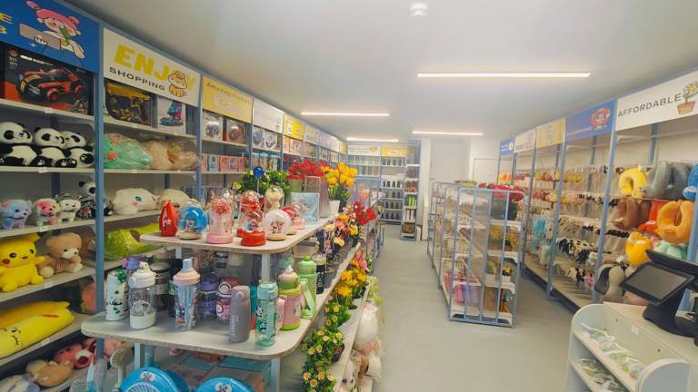 Retail shelves for sell