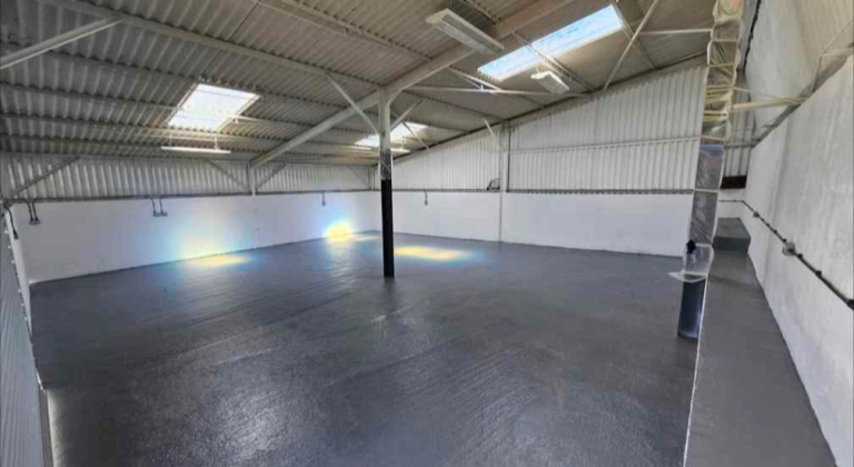 Storage unit and business units, workshop for rent/let 