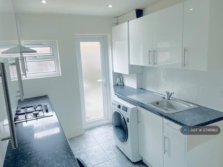 1 bedroom flat in Henry Street, Reading, RG1 (1 bed) (#2748962)