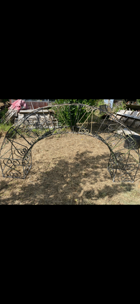Decorative wrought iron garden arch 