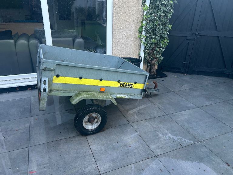 Car trailer tipping trailer requires some TL will probably need new plug for electrics one wheel