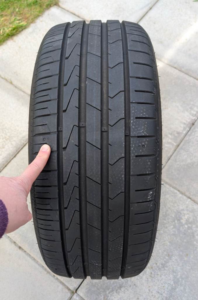 Hankook Ventus Prime 3 Summer Tyre 195 / 45 / R16 +Tyre Storage