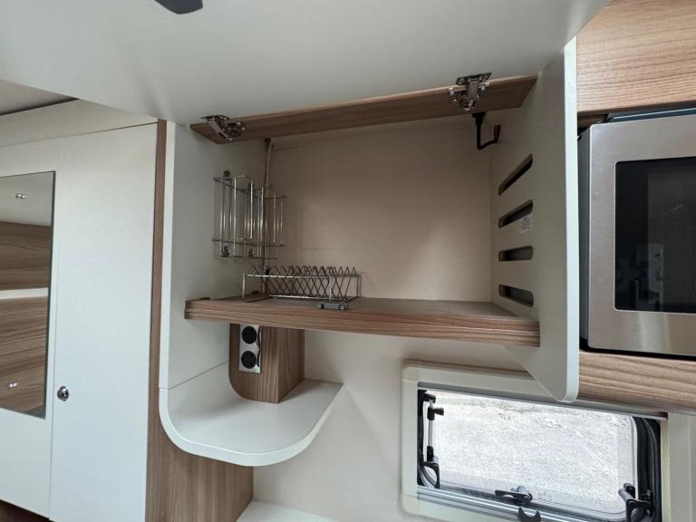 SWIFT ESCAPE 695 - 2017