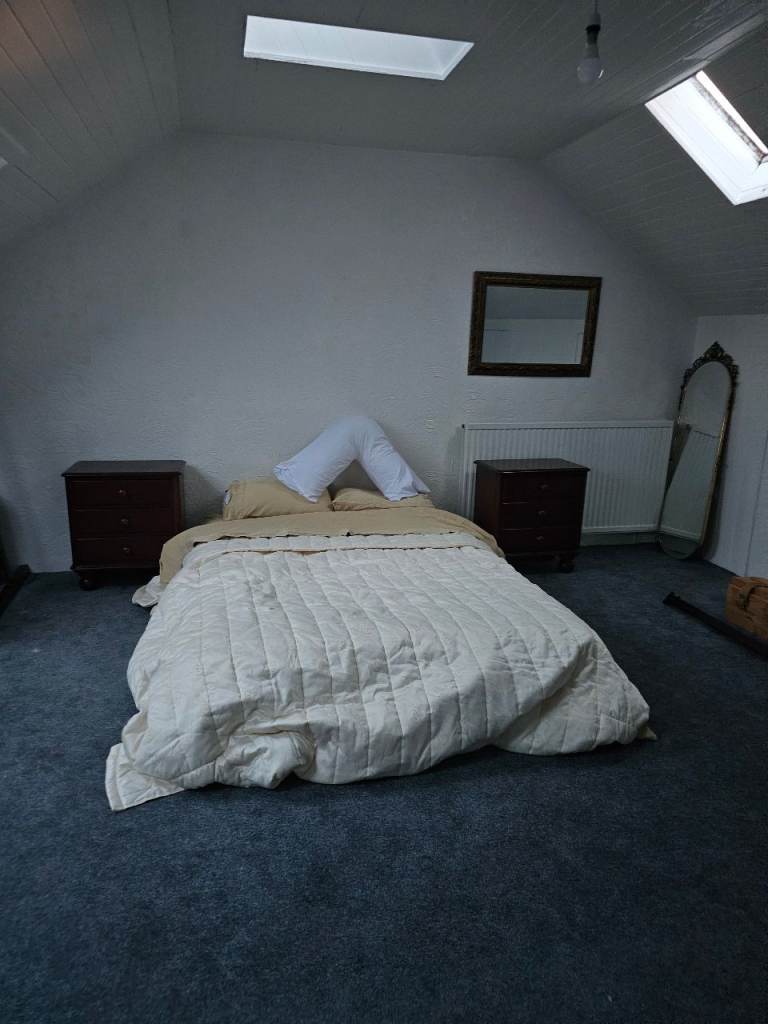 Twin double rooms available in Leith