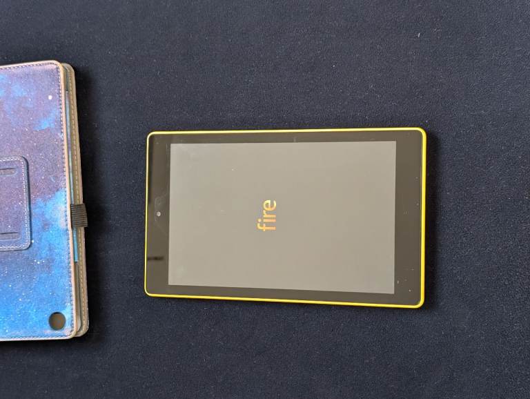 Amazon Fire HD 8 (2017) + Cover