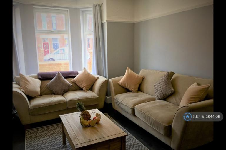 4 bedroom house in Seedley Park Road, Salford, M6 (4 bed) (#2844106)