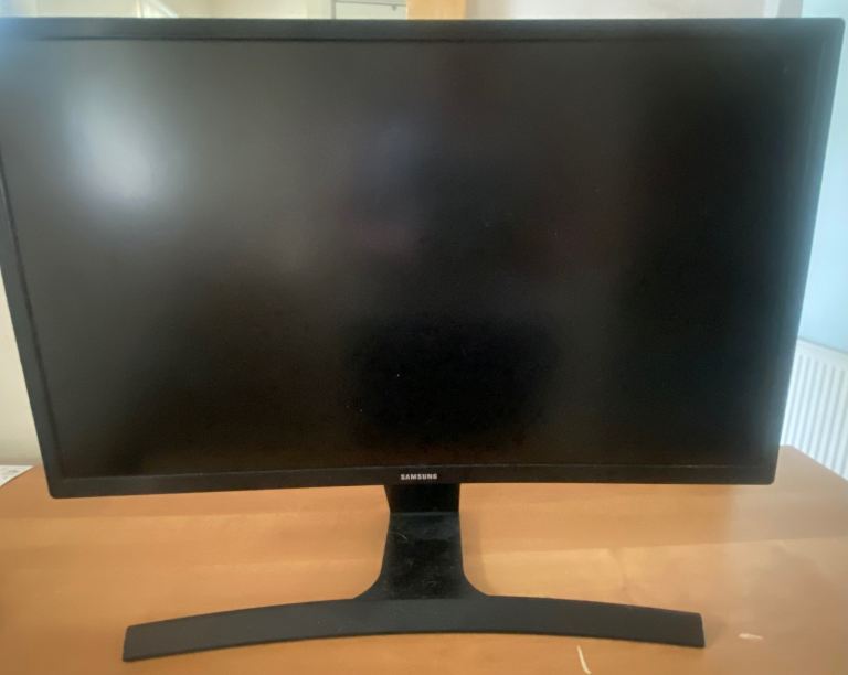 Samsung S24E510C Curved Monitor – Good Condition
