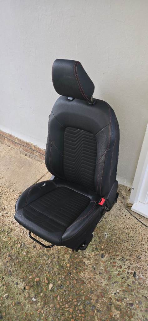 2021 ford puma drivers seat