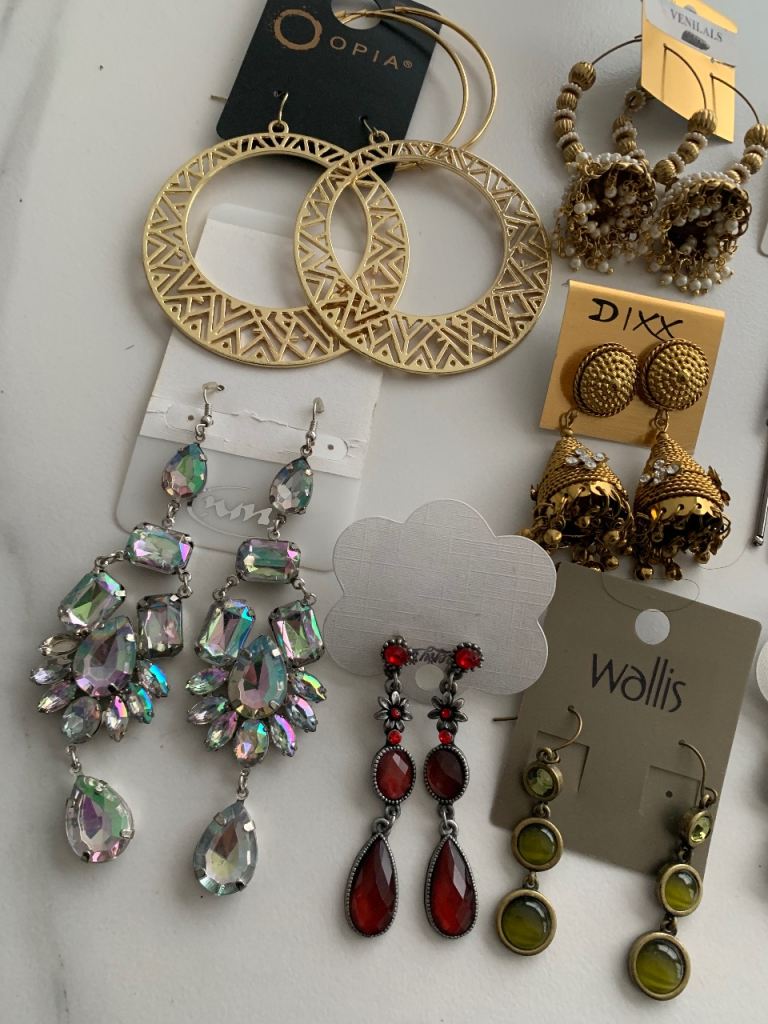 10 pairs of ladies stylish colourful earrings 