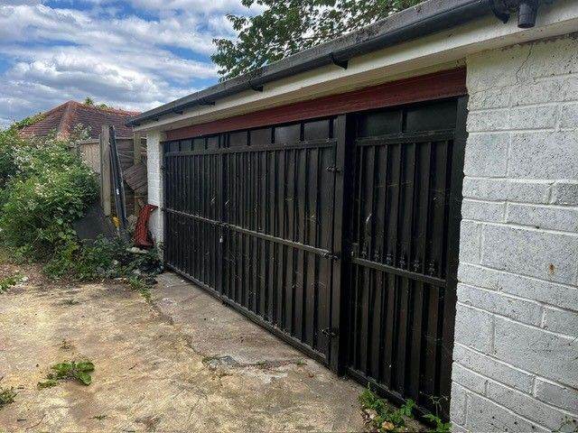 3 car garage/Storage for rent - Heston, Middlesex - £300 p/m