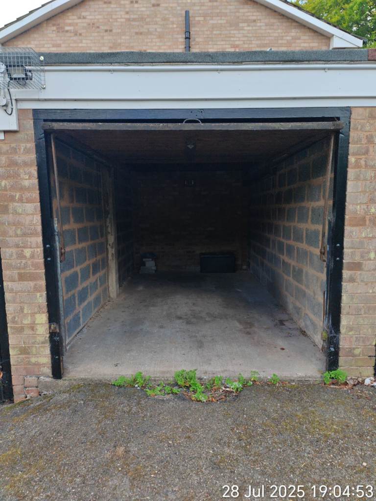 Garage to rent 