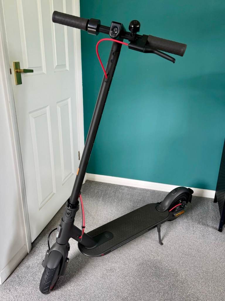 Xiaomi Mi Electric Scooter Pro 2 – Excellent Condition – Charger, Manual & Spare Tyre