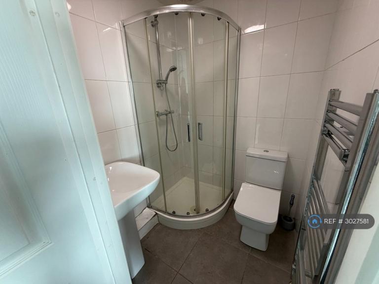 Studio flat in Young Street, Doncaster, DN1 (#3027581)