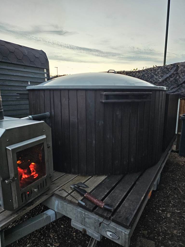 Log burn Sauna & hot tub for sale !