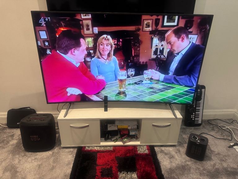 Samsung Curved Smart TV – As Good As New