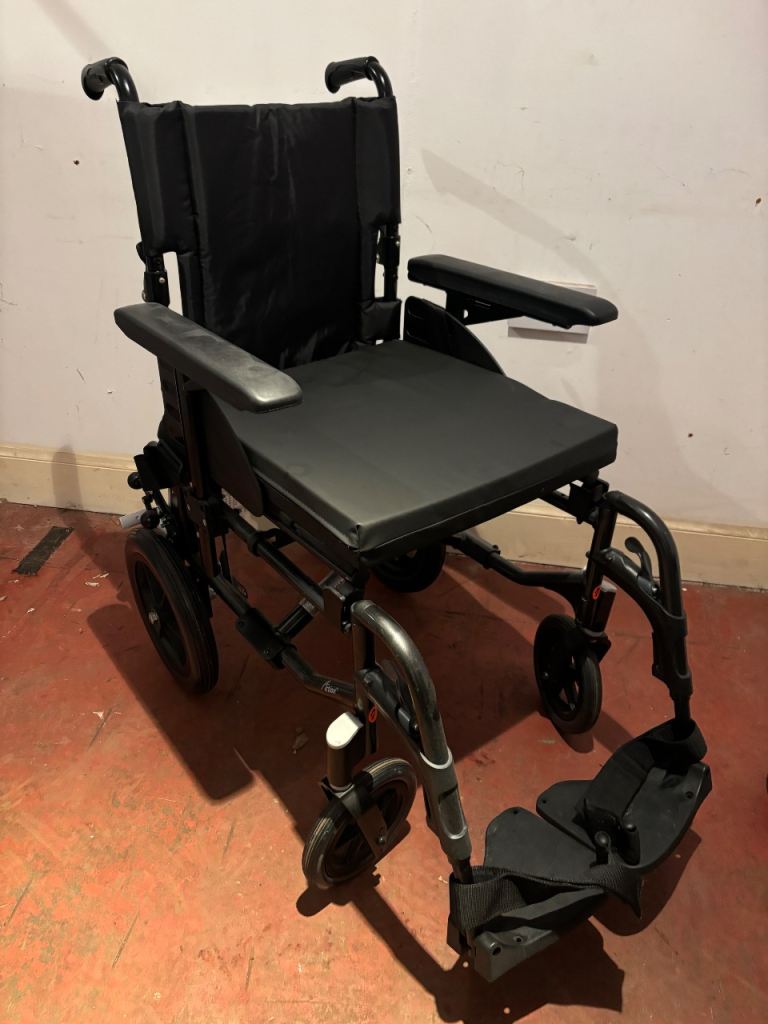 Invacare lightweight folding wheelchair 