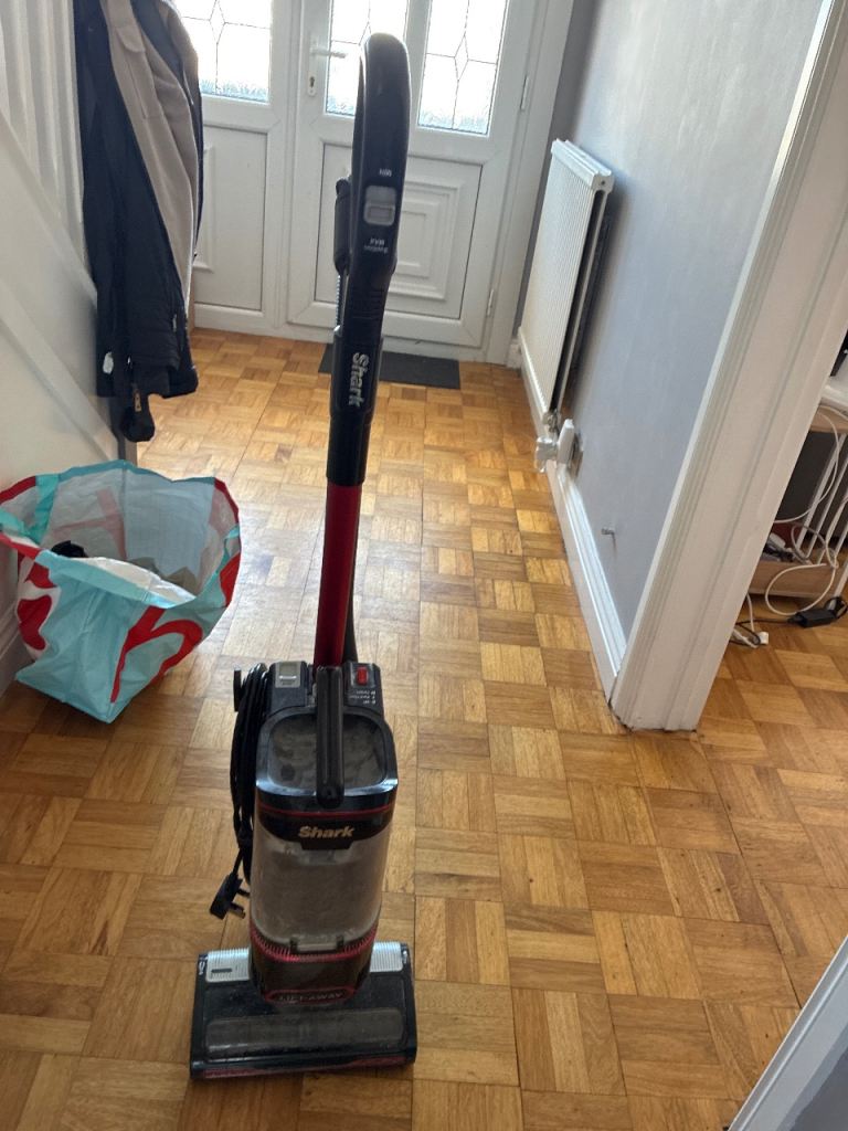 Shark Corded Upright Vacuum Cleaner – Good Condition