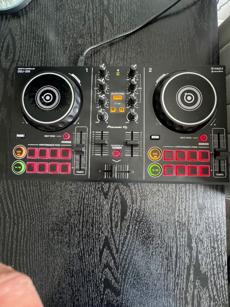 Pioneer ddj200 dj decks 