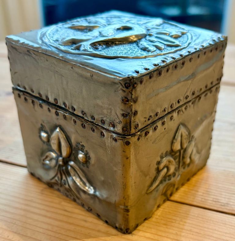 Arts & Crafts Embossed Metal Box – 9×9×9 cm – Decorative Storage