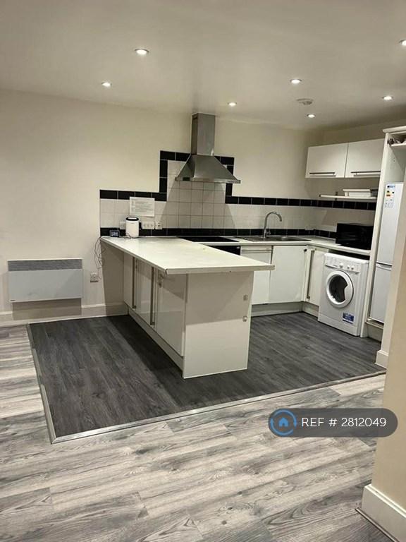 2 bedroom flat in Stafford Road, Wallington, SM6 (2 bed) (#2812049)