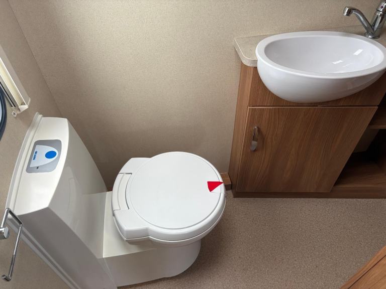 SPRITE MAJOR 4  - 4 BERTH CARAVAN, SIDE LOUNGE AREA ,END WASHROOM & MOTORMOVER