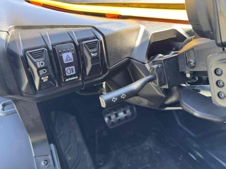 Can-Am Maverick R SAS