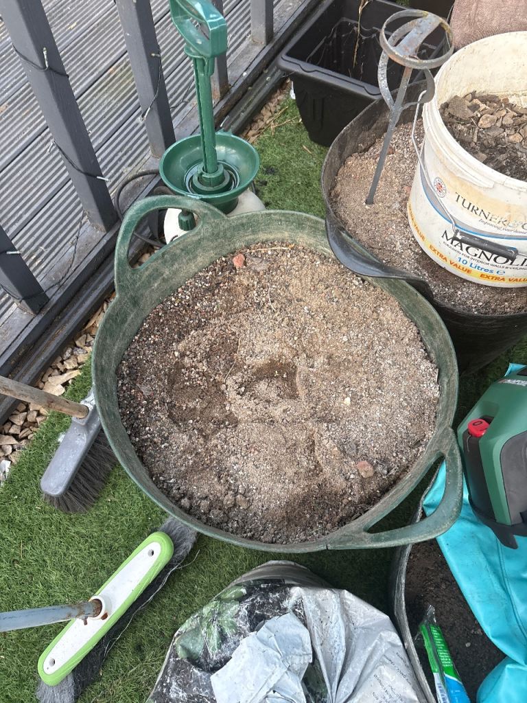Screed for putting under monoblock 