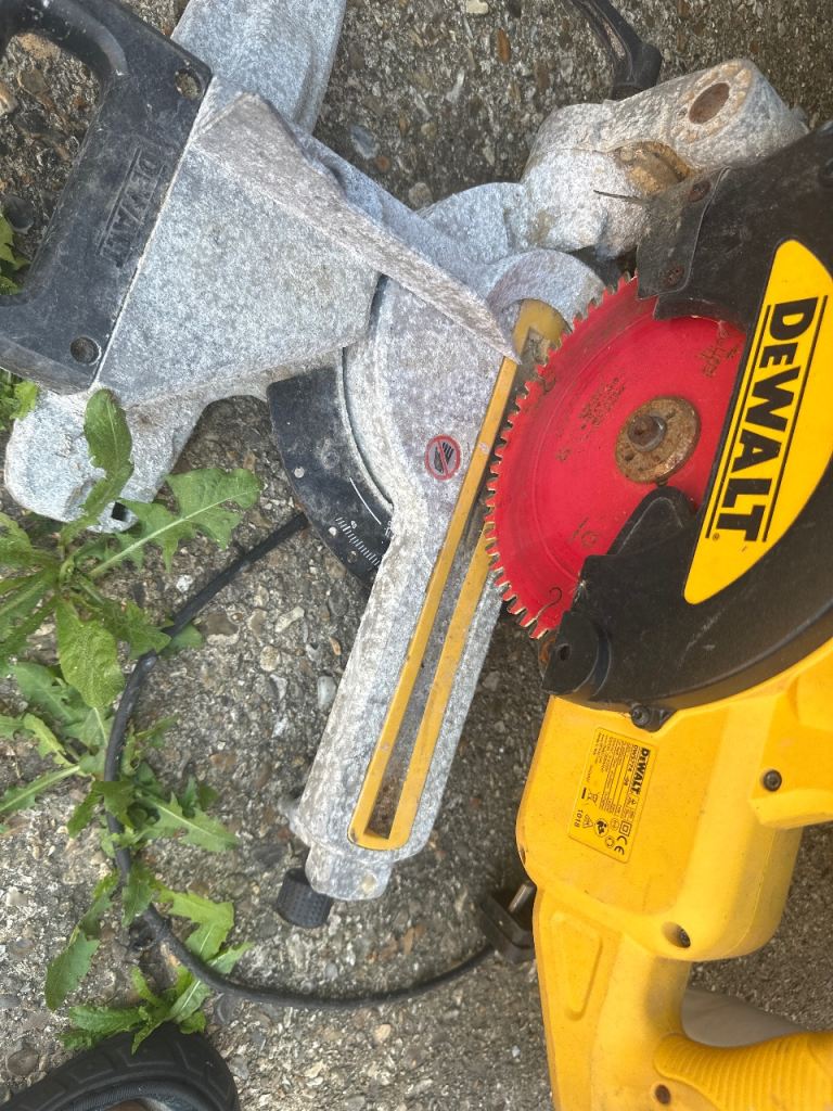 Dewalt mitre saw