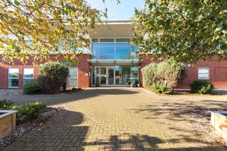 2 Workstations Office Now Available in GOSPORT PO130FQ