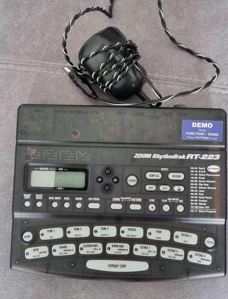 Zoom rt223 drum machine