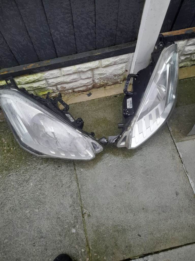 Citreon berlingo peugeot partner headlights 